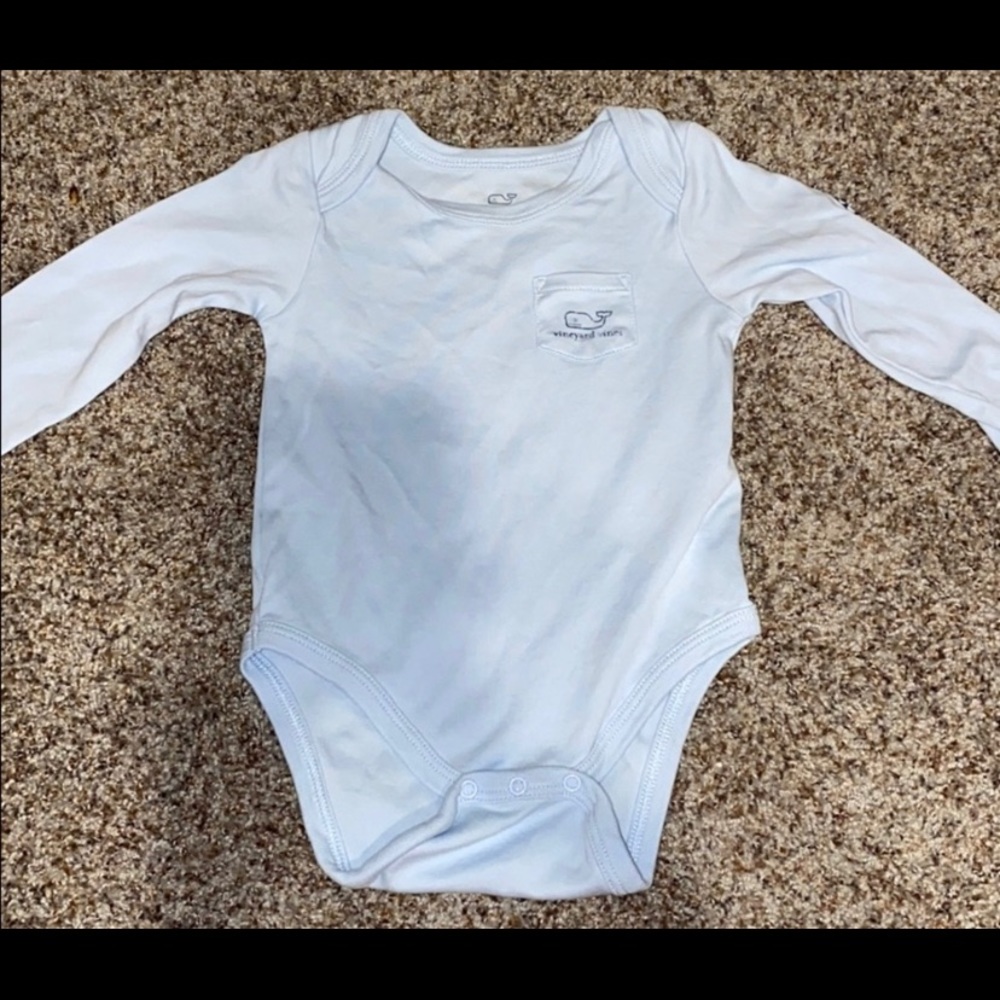 Vineyard vines baby whale long sleeve onesie 12-18 months 🐋